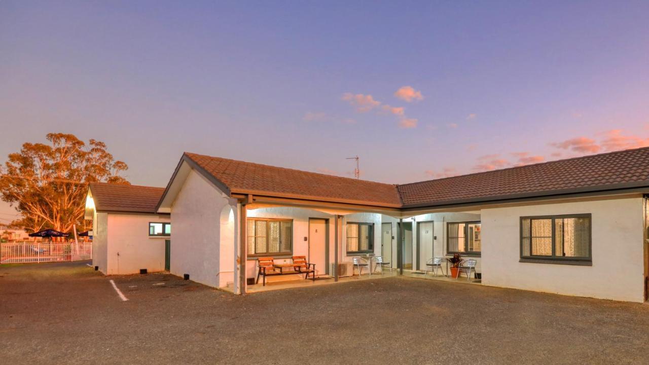 Parkes Federation Motel Extérieur photo